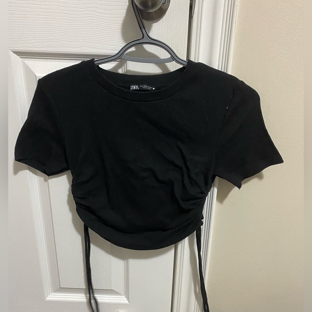 Cute black top that cinches at the sides size xs/s